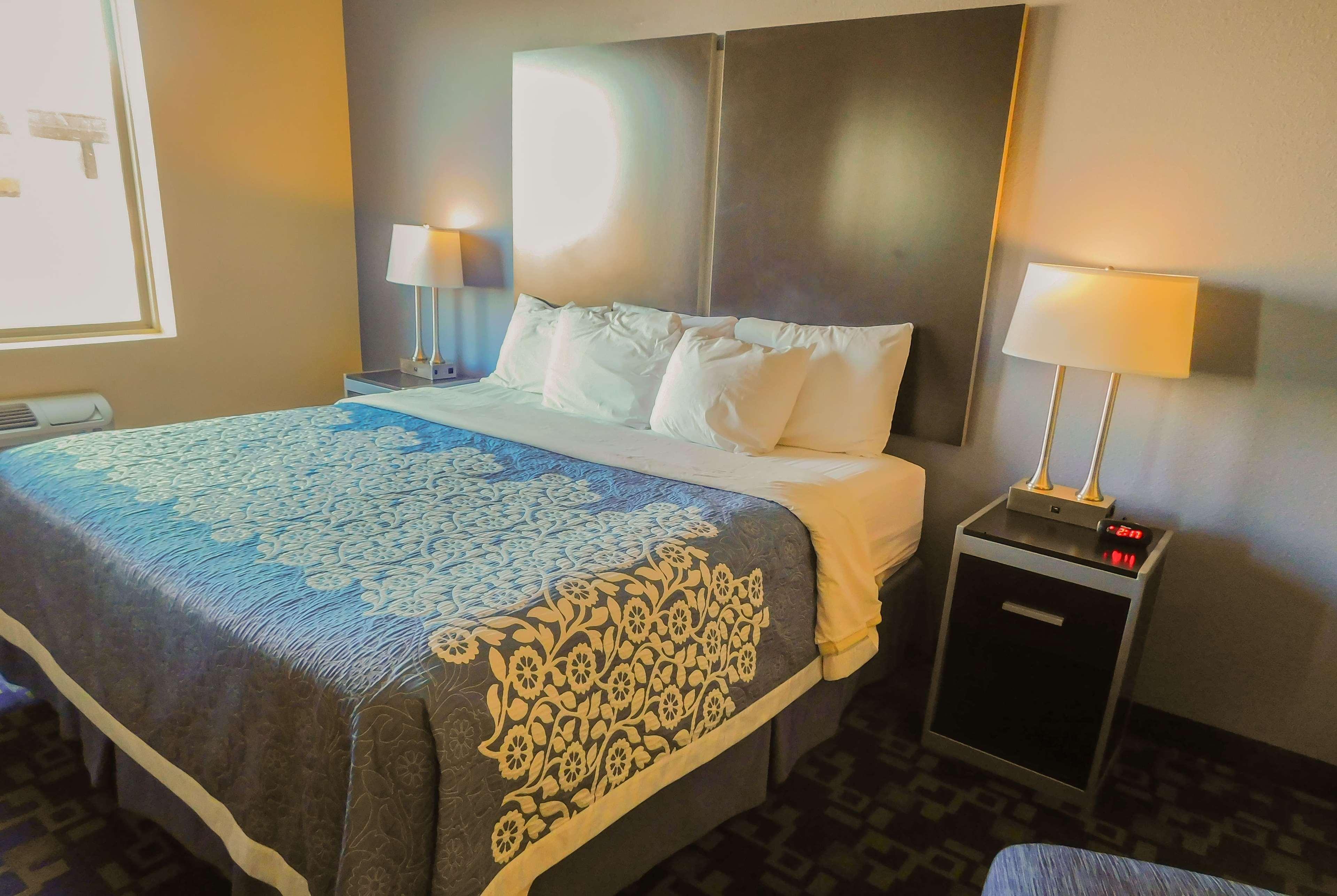 Days Inn & Suites By Wyndham Pocahontas Εξωτερικό φωτογραφία