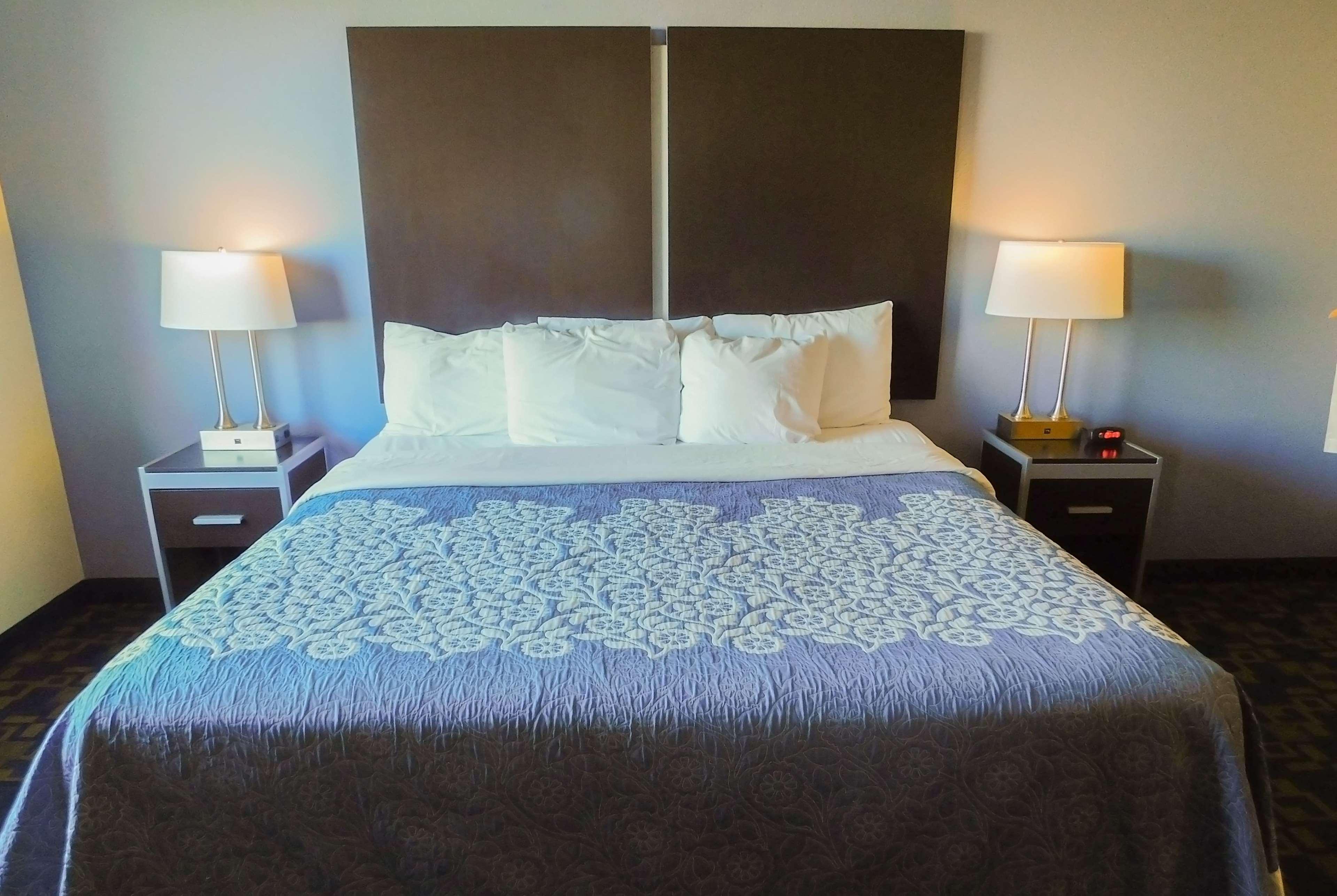 Days Inn & Suites By Wyndham Pocahontas Εξωτερικό φωτογραφία