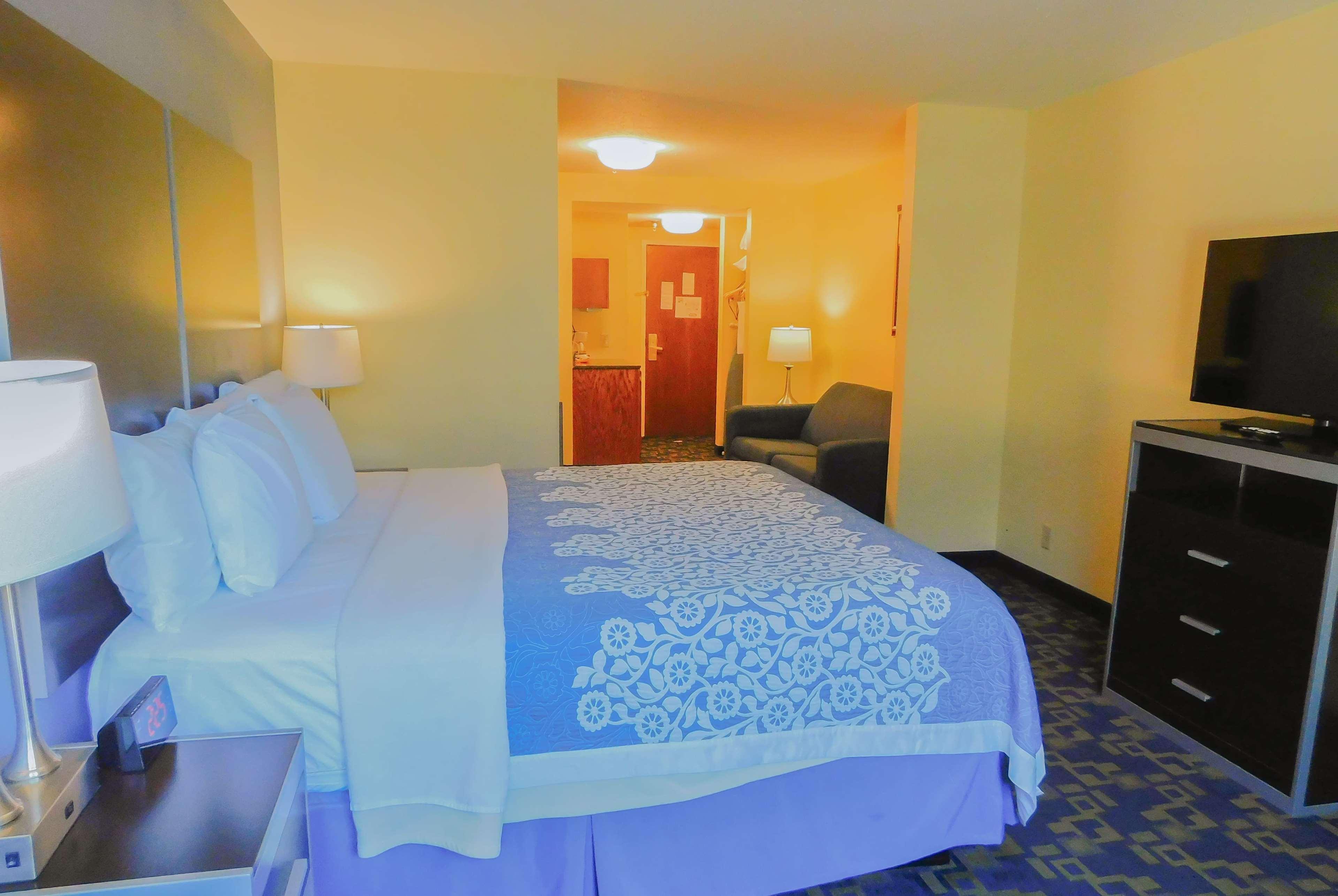 Days Inn & Suites By Wyndham Pocahontas Εξωτερικό φωτογραφία