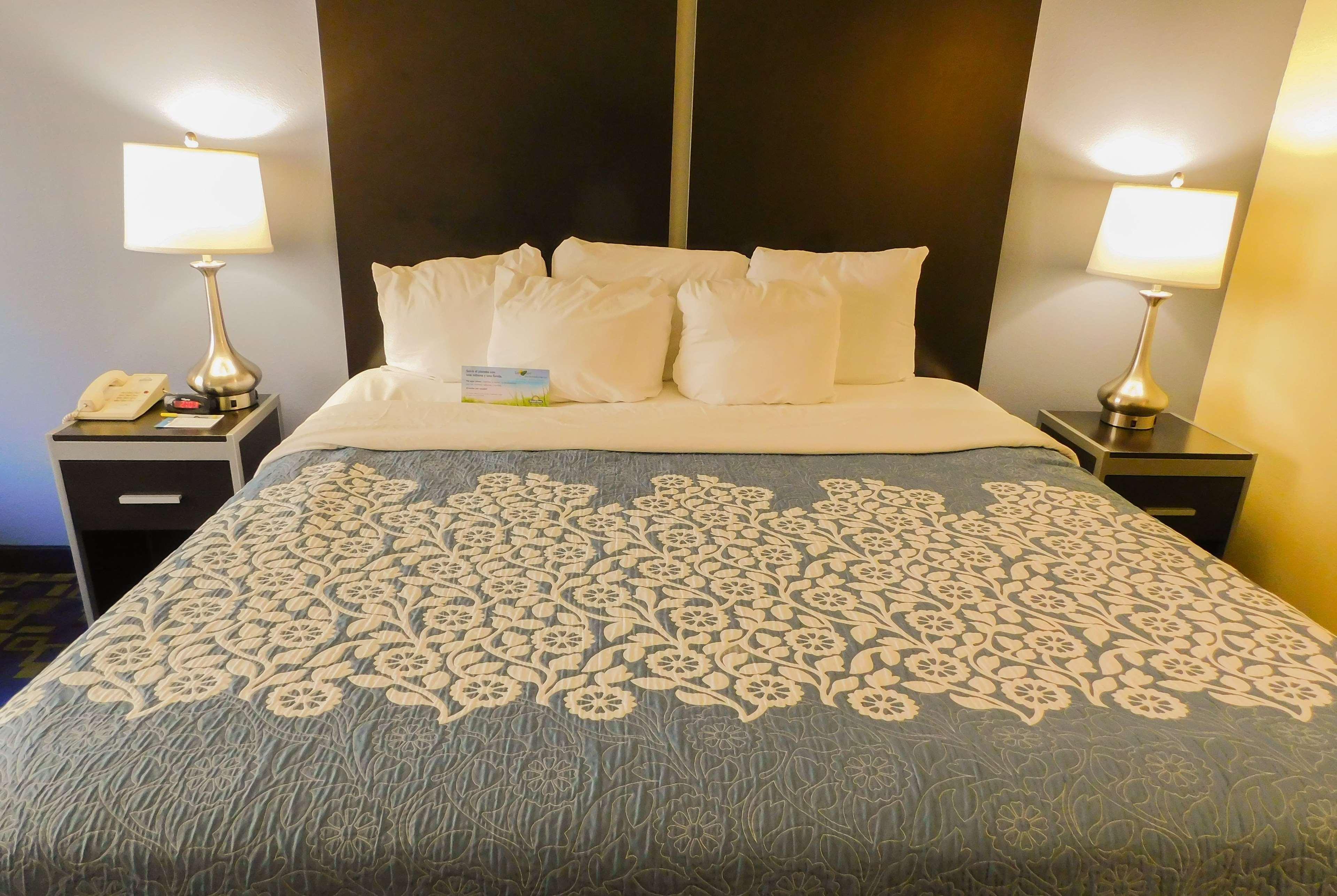Days Inn & Suites By Wyndham Pocahontas Εξωτερικό φωτογραφία