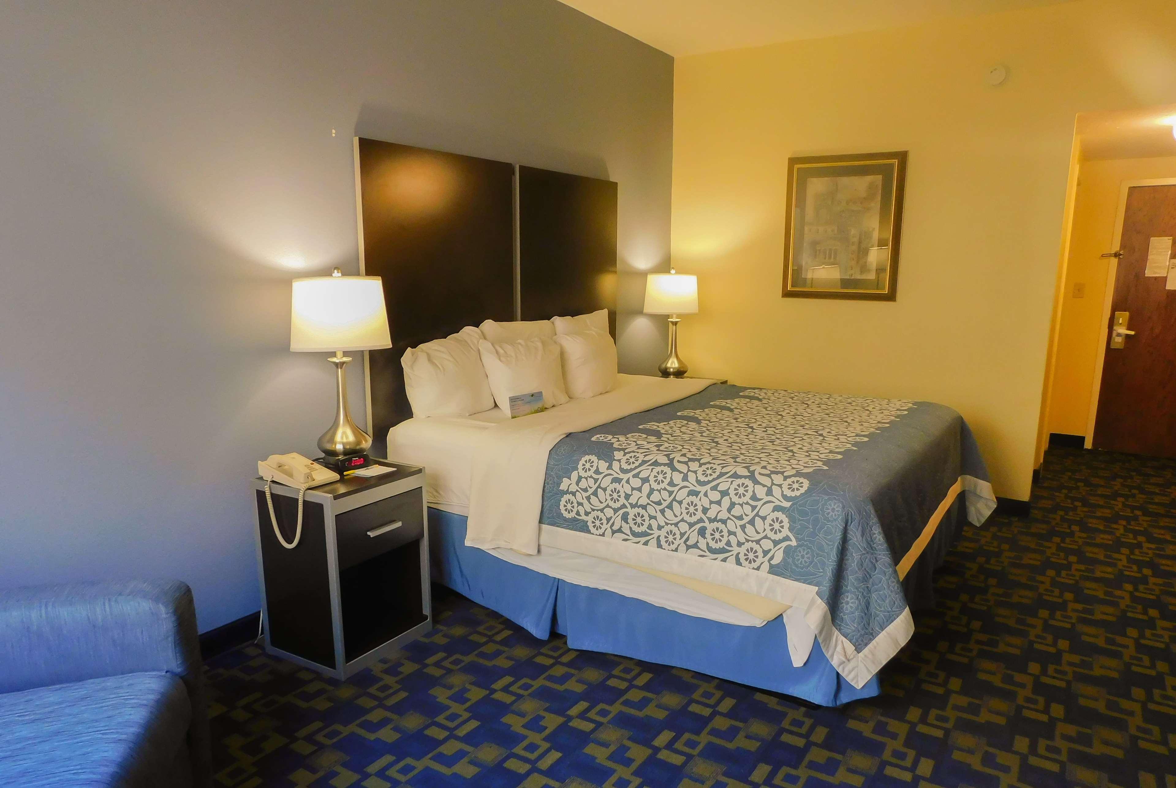 Days Inn & Suites By Wyndham Pocahontas Εξωτερικό φωτογραφία