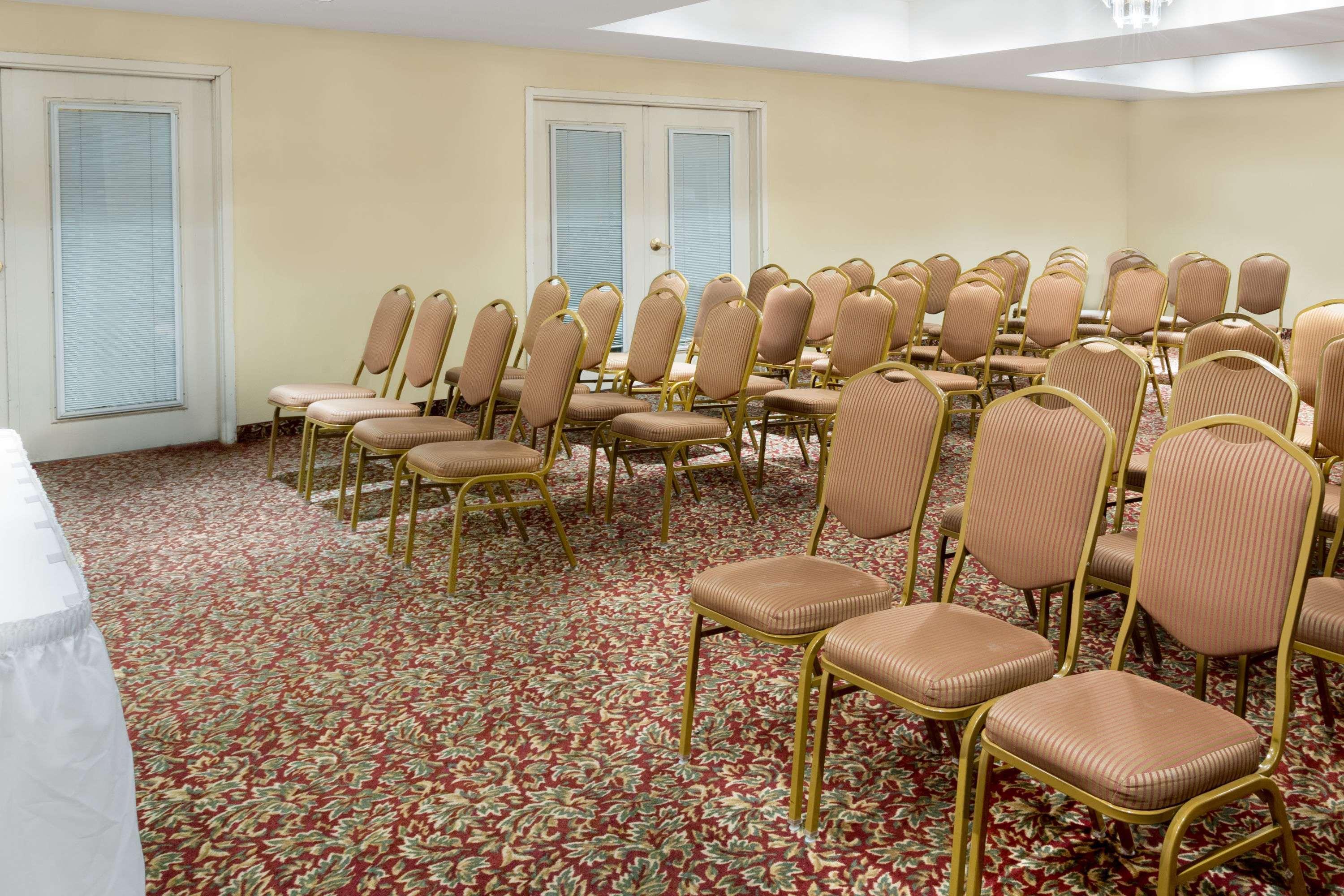 Days Inn & Suites By Wyndham Pocahontas Εξωτερικό φωτογραφία
