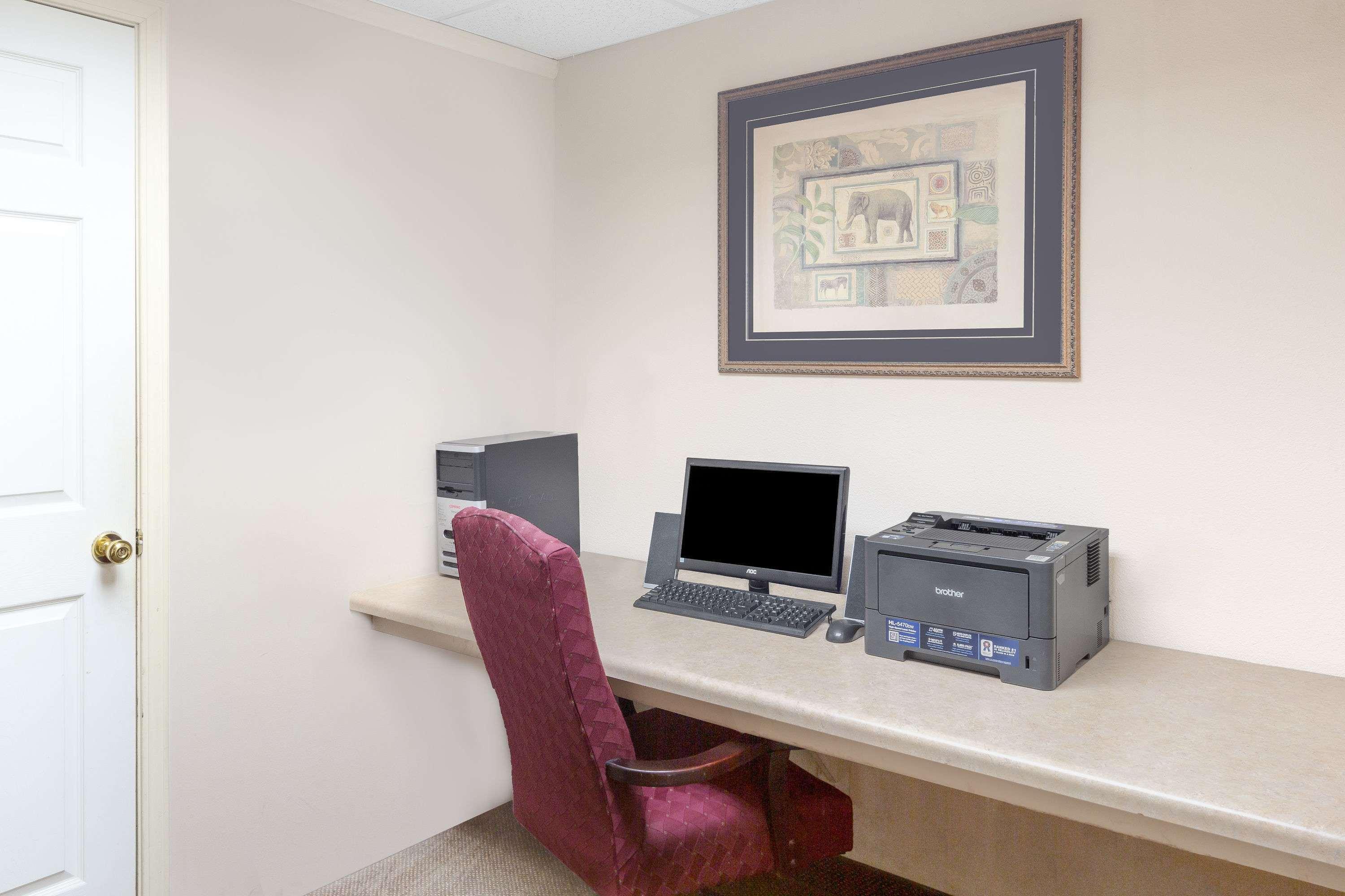 Days Inn & Suites By Wyndham Pocahontas Εξωτερικό φωτογραφία