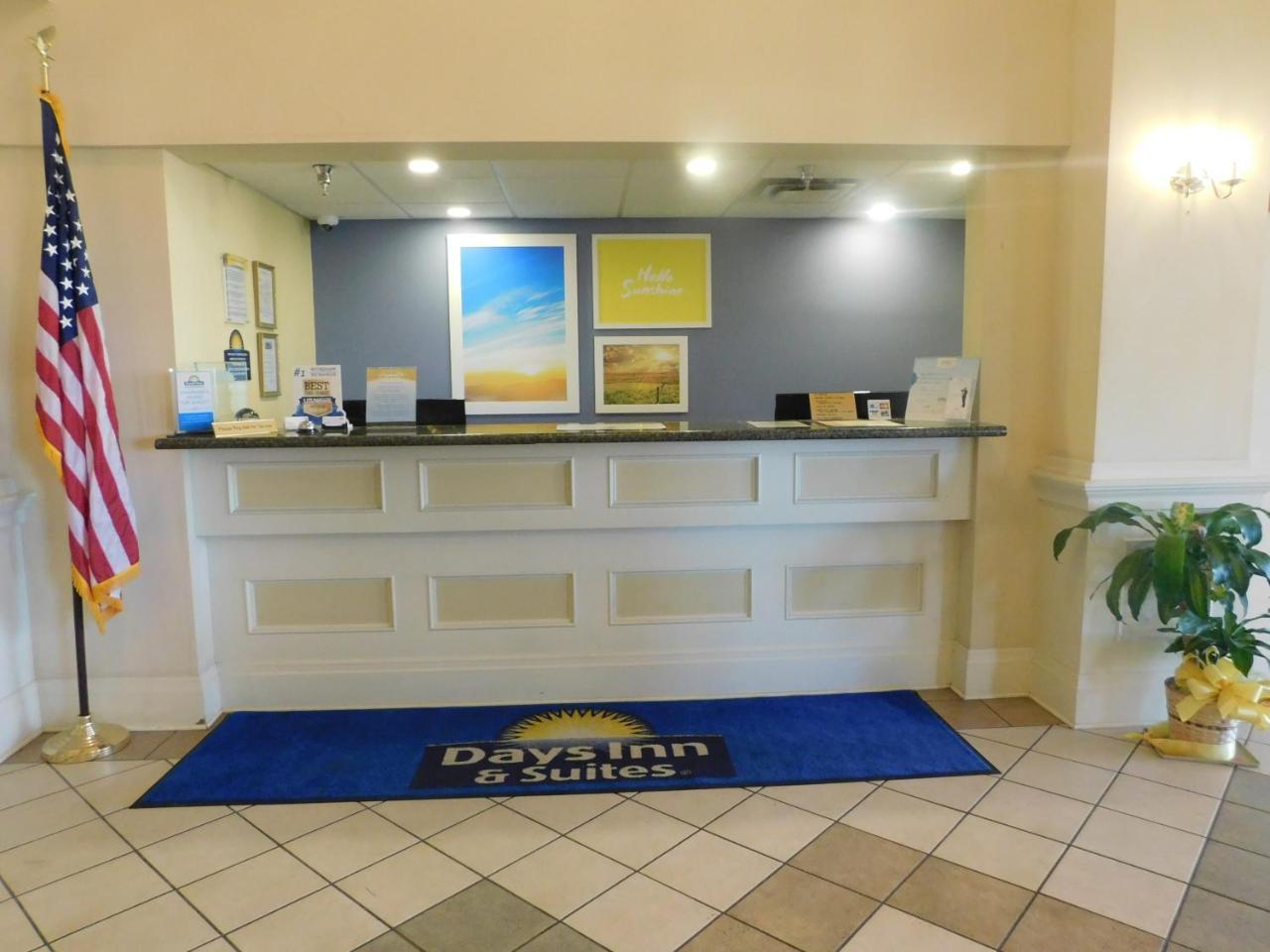 Days Inn & Suites By Wyndham Pocahontas Εξωτερικό φωτογραφία