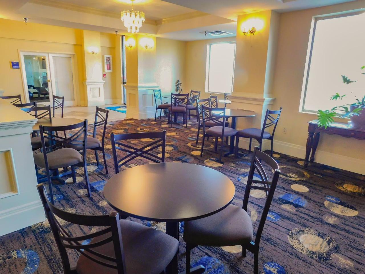 Days Inn & Suites By Wyndham Pocahontas Εξωτερικό φωτογραφία